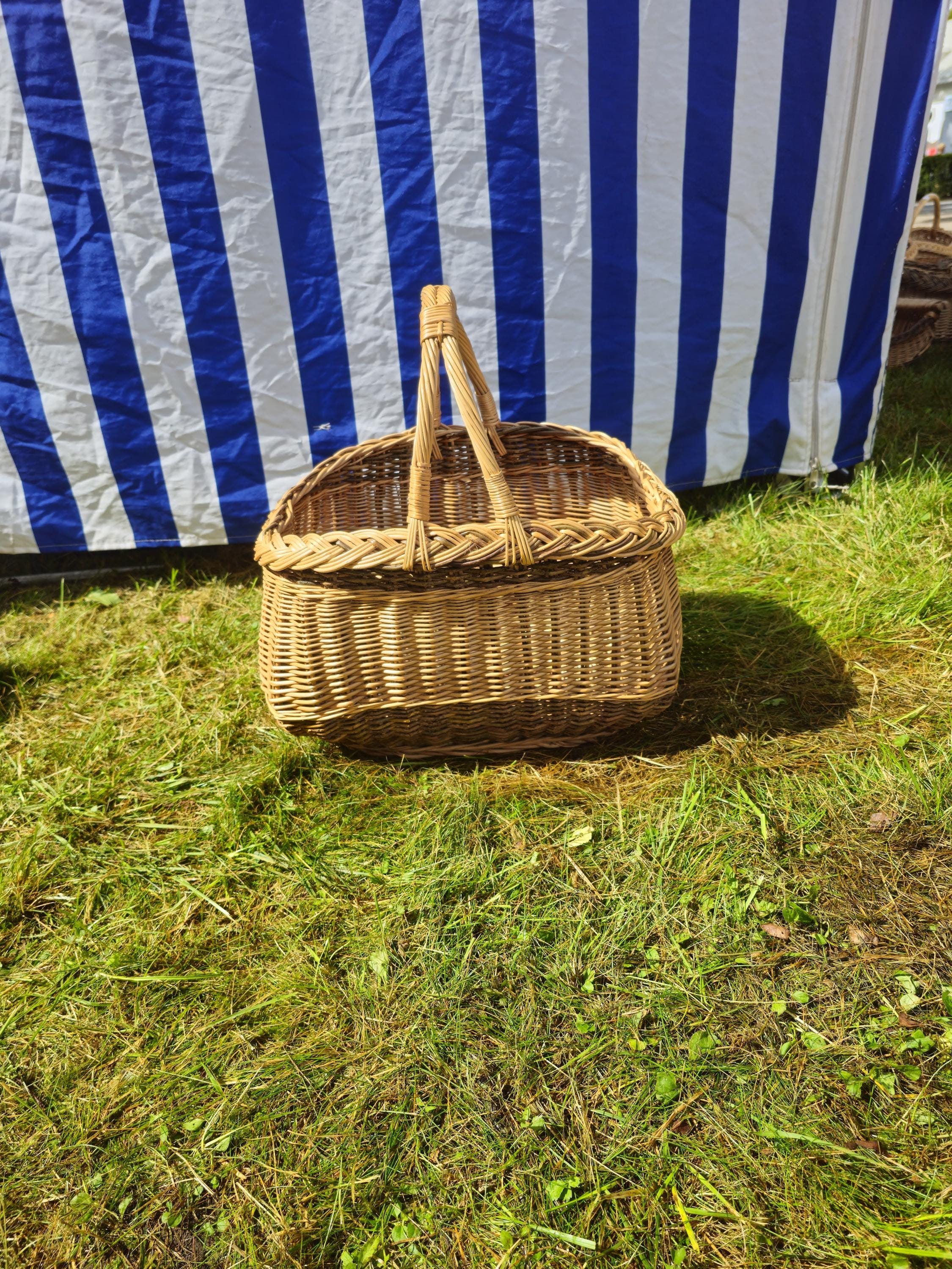Wicker Mushroom Basket with Thick Braided Edge – Traditional Handwoven Foraging Basket