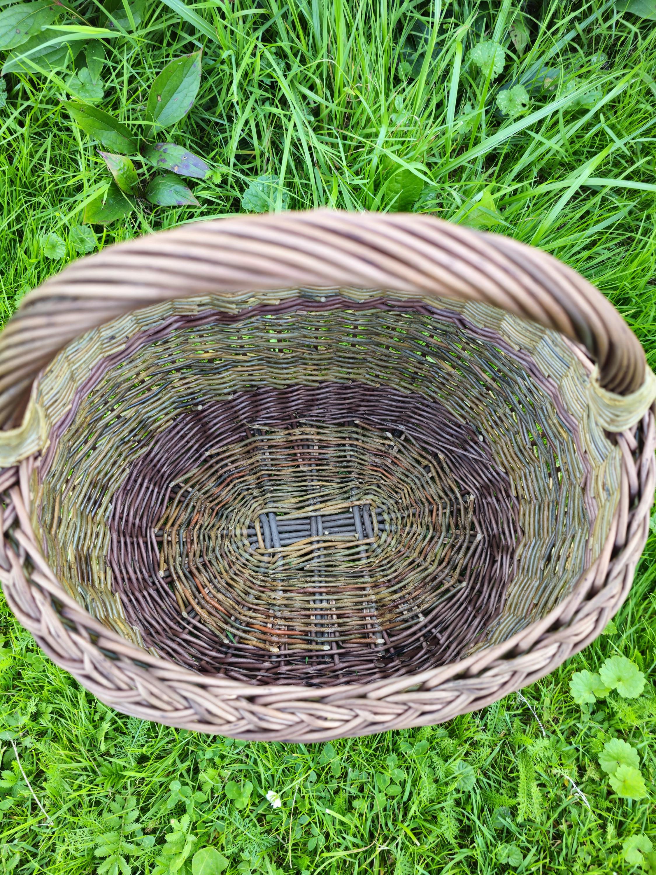 Rustic Decorative Wicker Basket – Handwoven Natural Storage – Farmhouse Cottagecore Home Decor