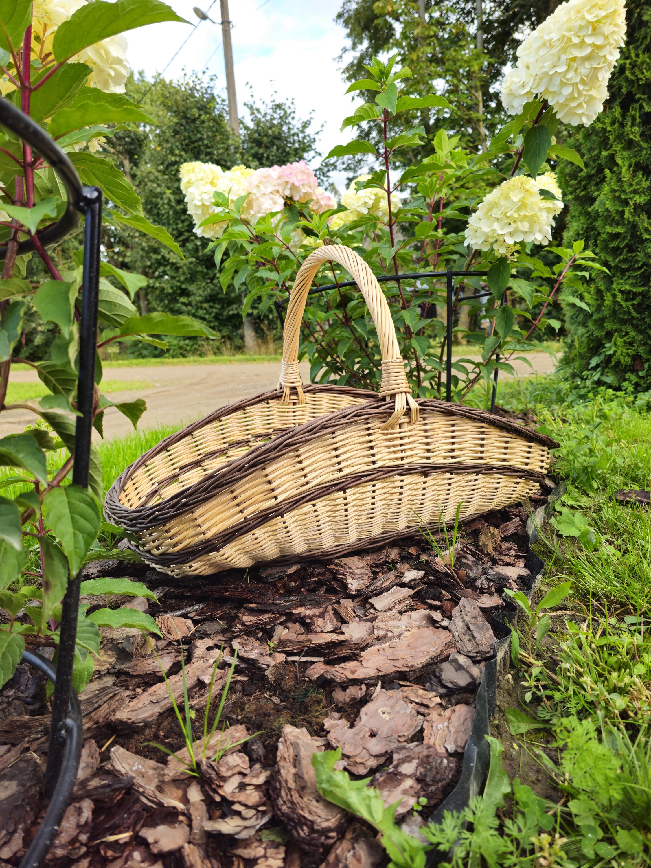 Extra-large Wicker Basket | Two-Tone Willow Trug for Foraging & Flower Gathering | Rustic Farmhouse Decoration