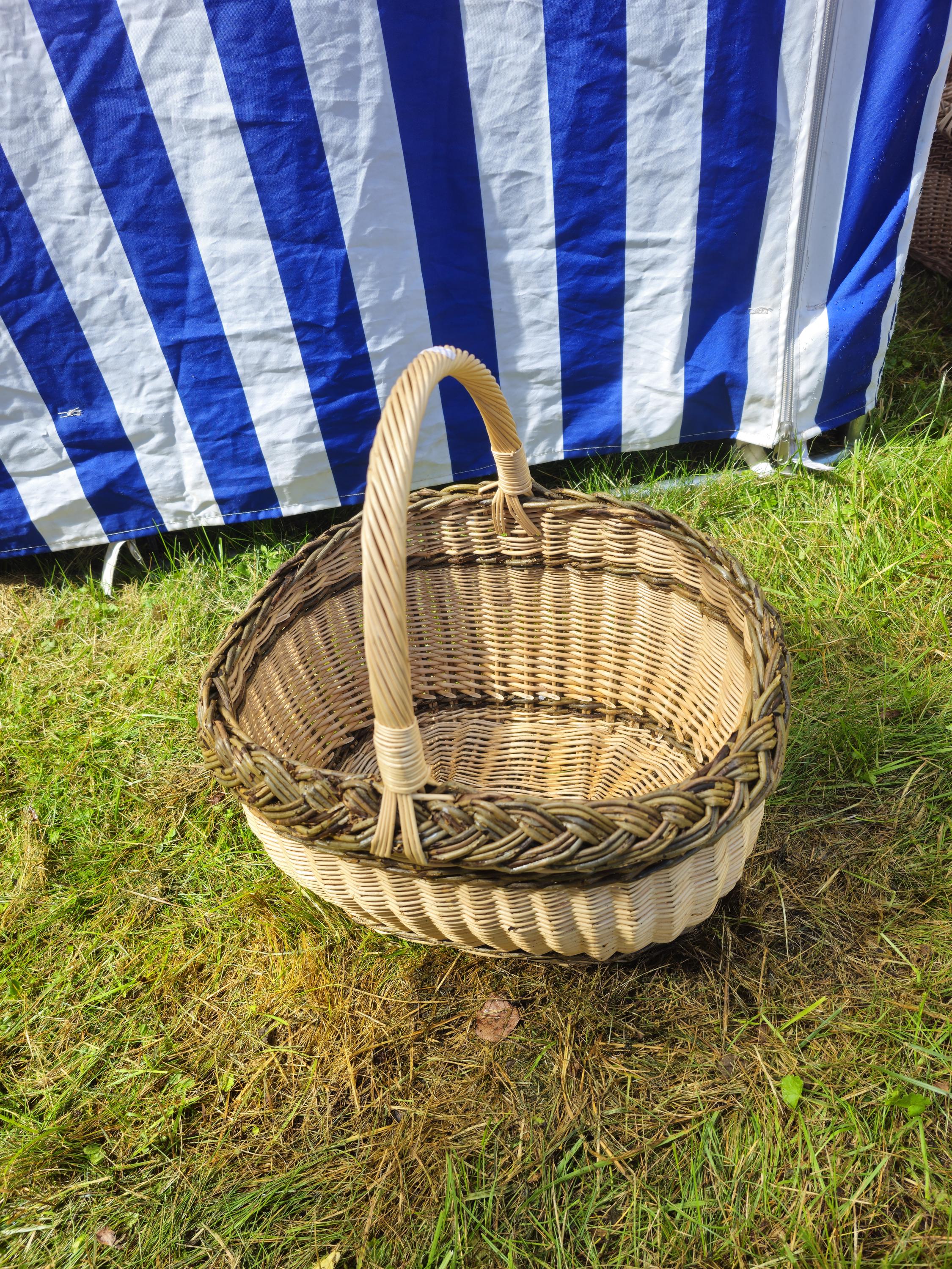 Wicker Oval Basket with Braided Rim – Medium Handwoven Willow Basket