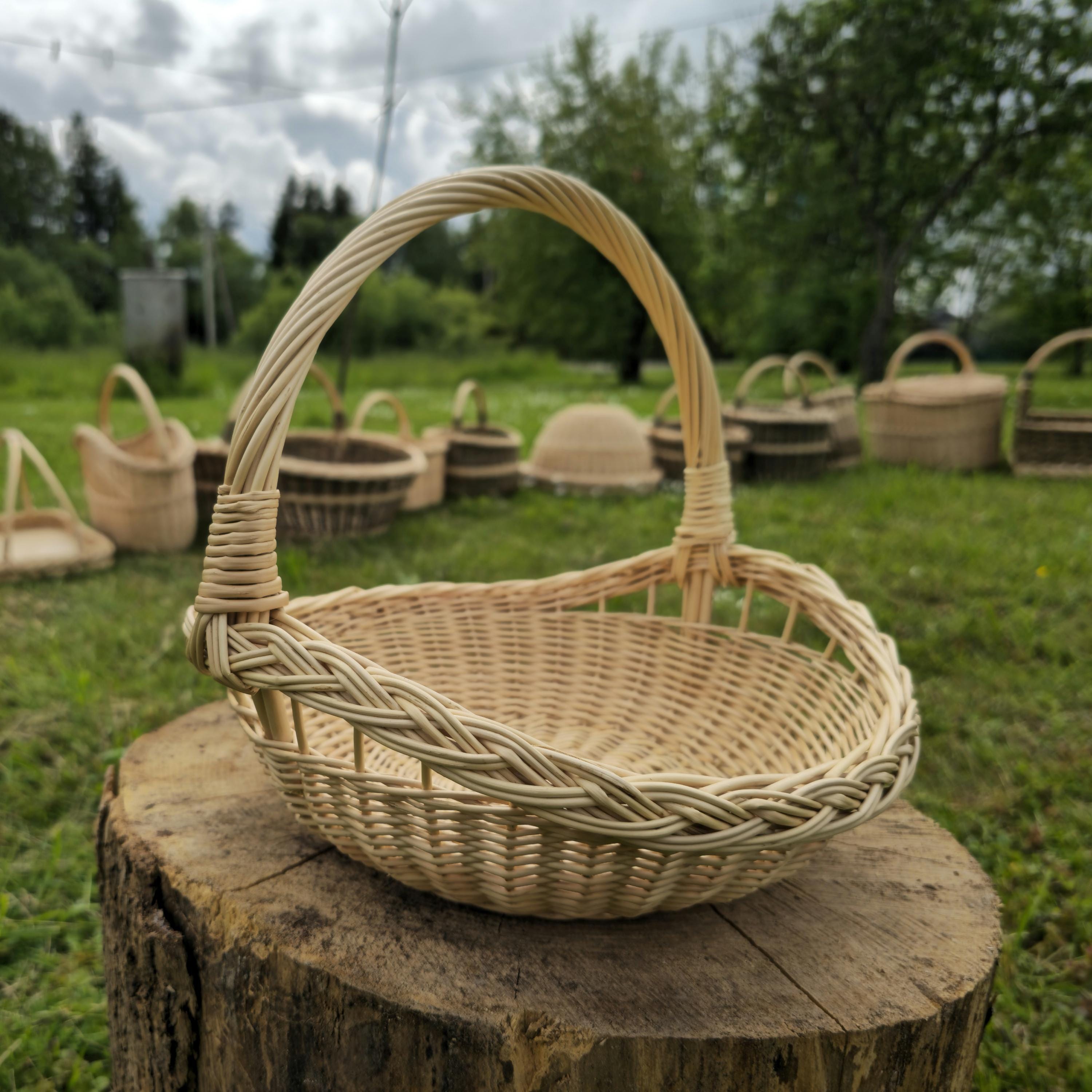 Handwoven Willow Trug Basket: Rustic Wedding & Home Display