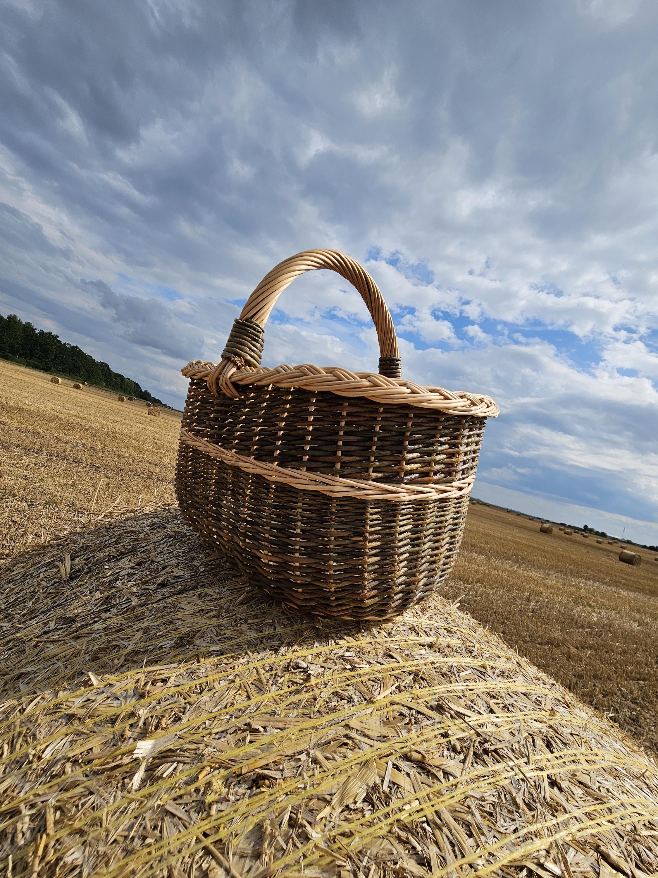 Handmade Wicker Basket with Handle: Rustic Farmhouse Decor from Lithuania