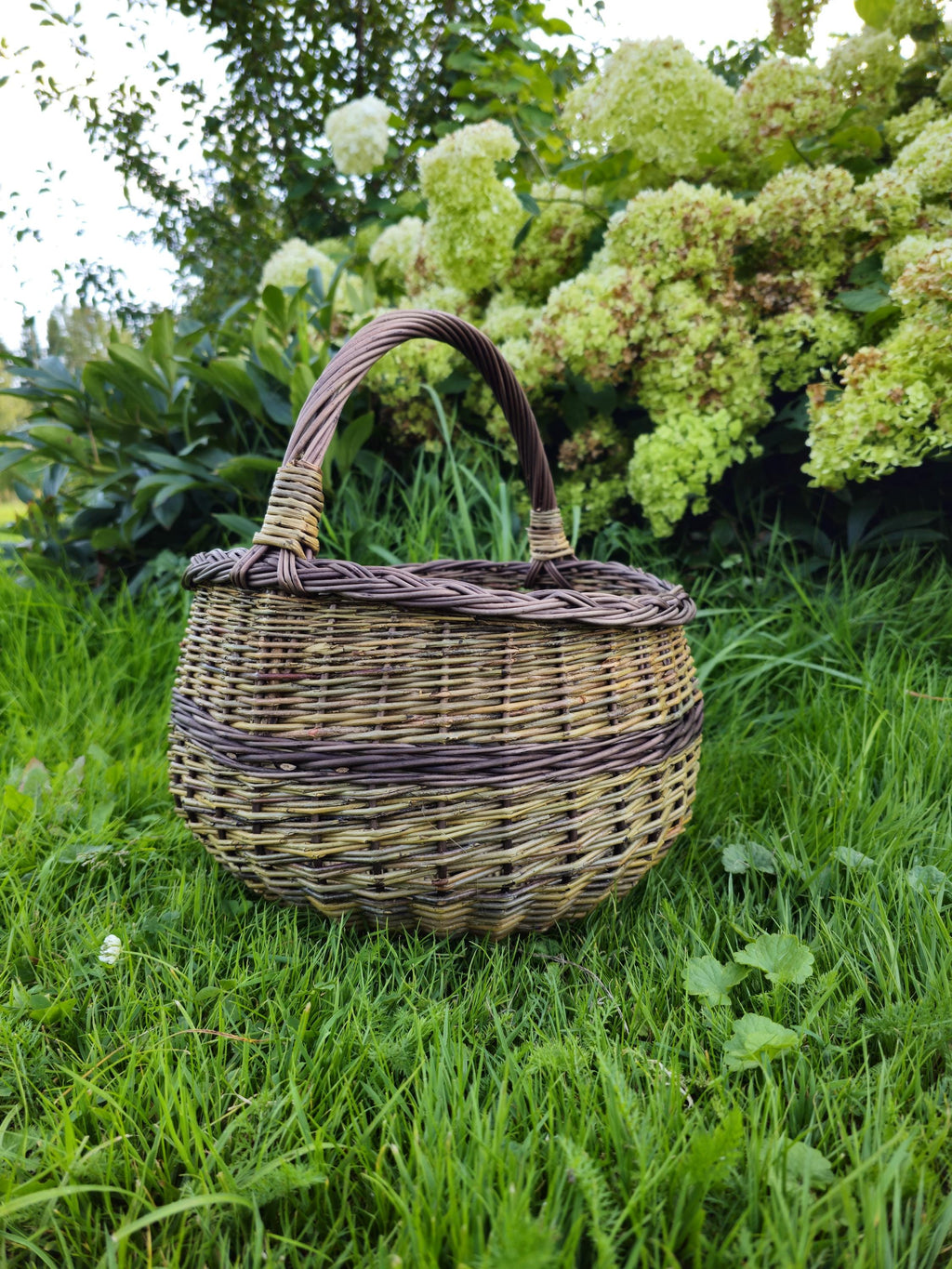 Handwoven Willow Basket: Rustic Lithuanian Home Decor