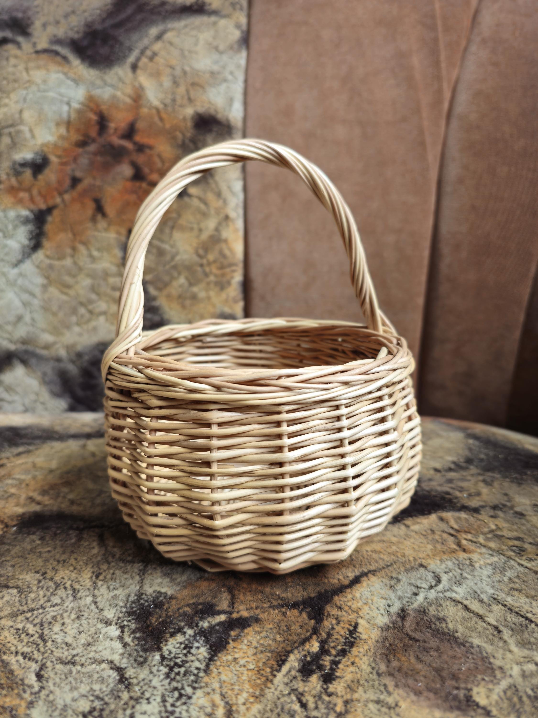 Small Handwoven Willow Basket with Handle | Rustic Foraging Charm