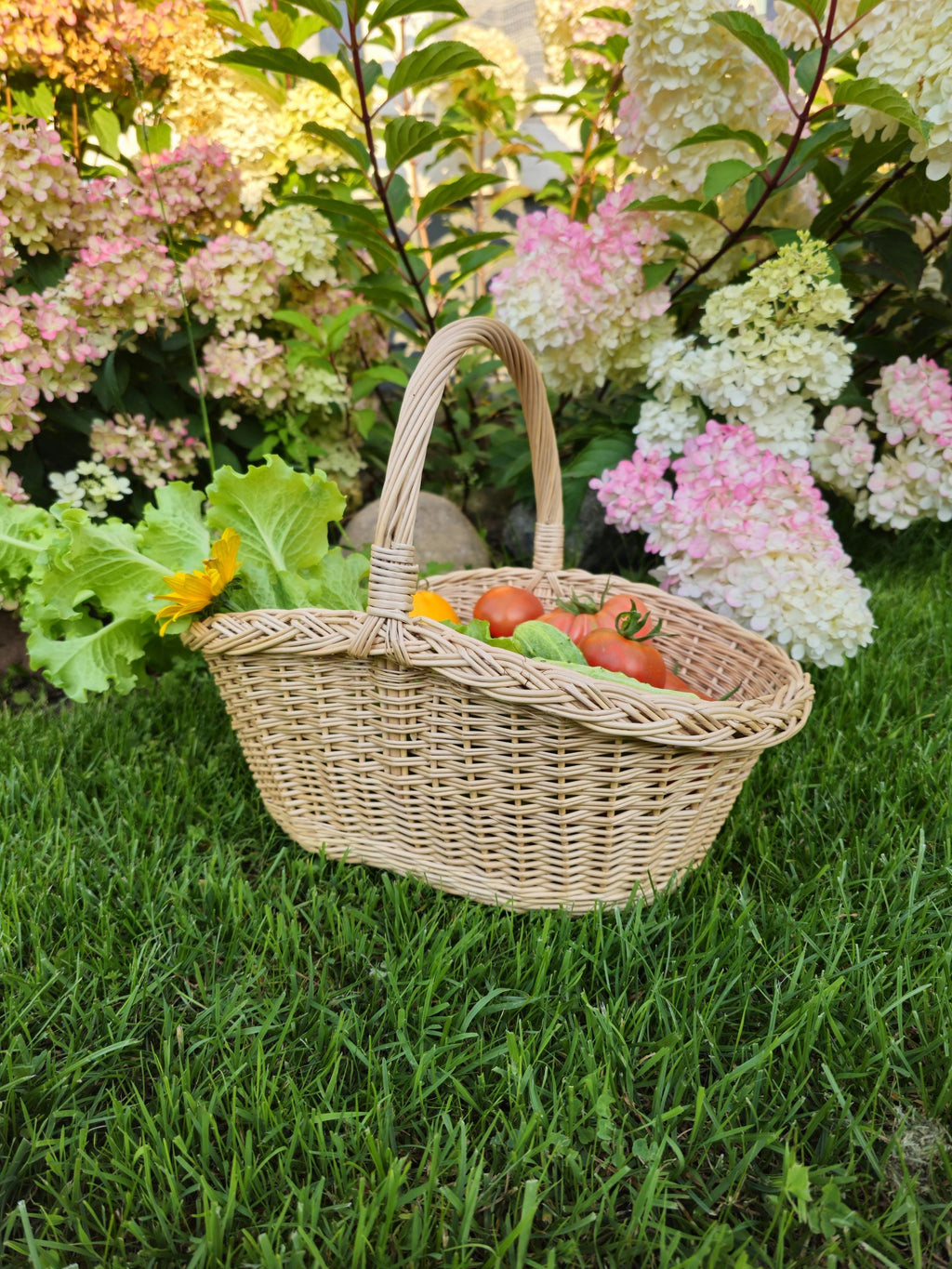 Handwoven Willow Basket: Farmhouse Decor & Bread Storage