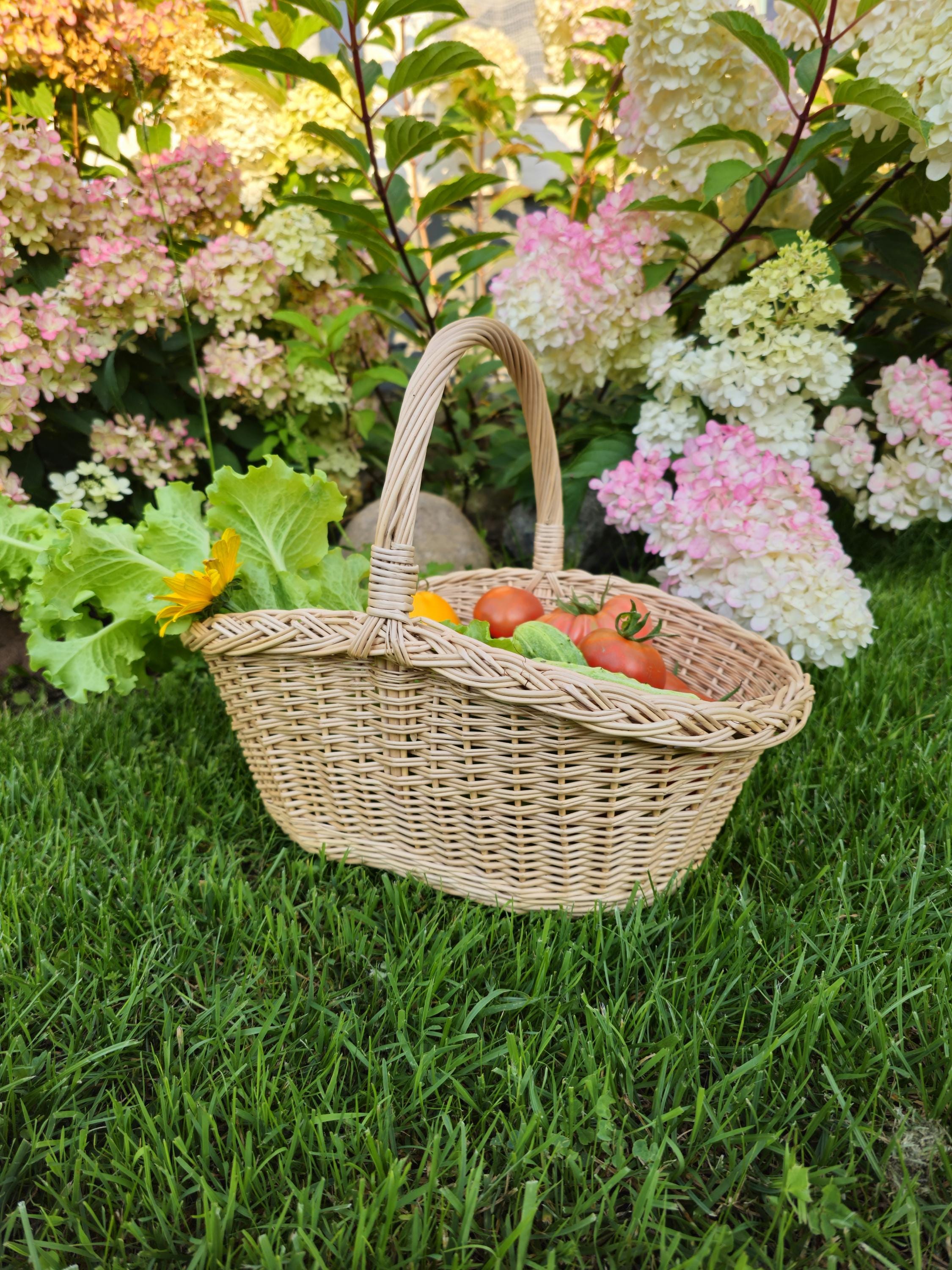 Handwoven Willow Basket: Farmhouse Decor & Bread Storage