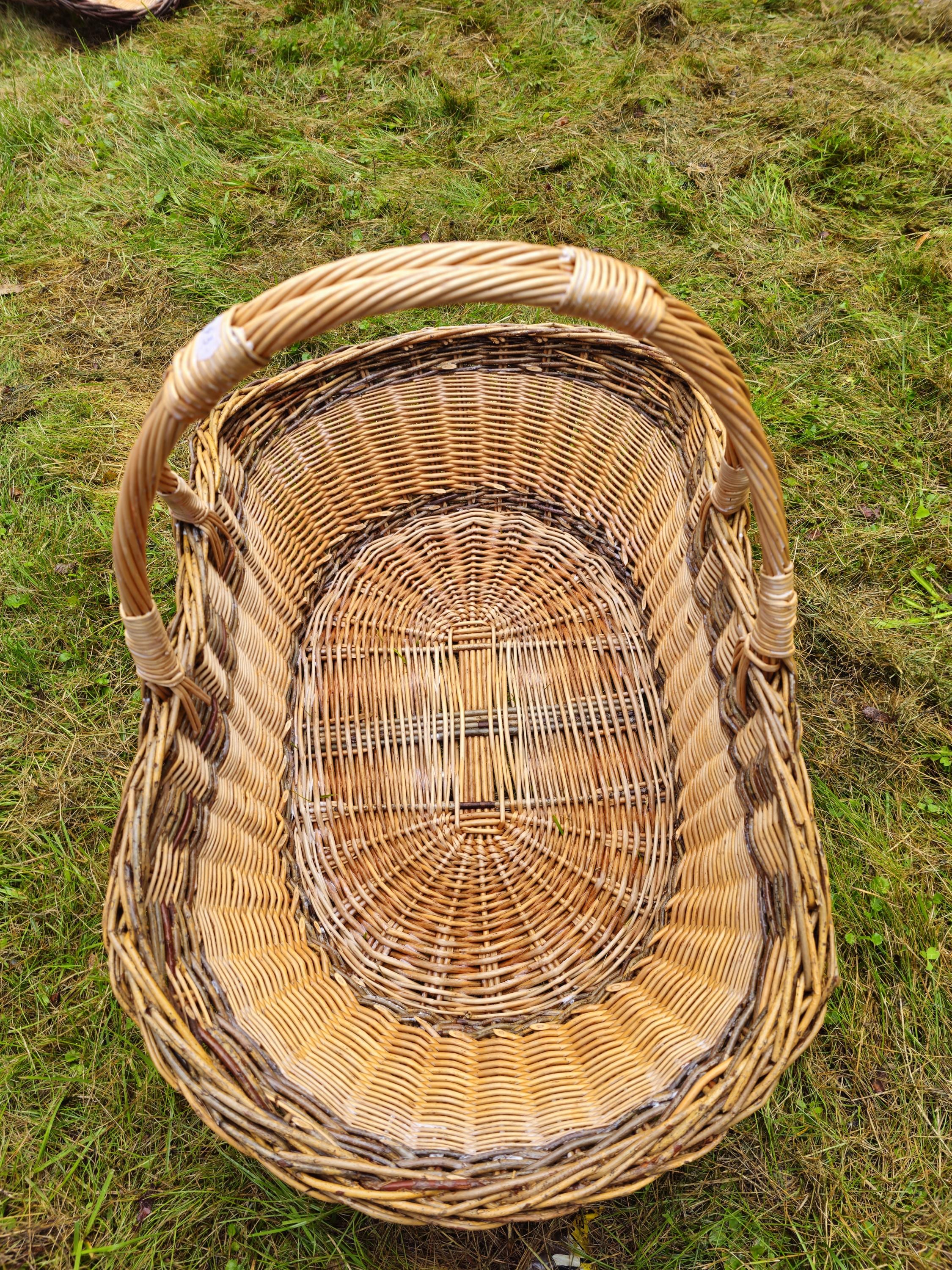 Extra Large Rustic Wicker Basket with Braided Rim – Handwoven Willow Basket for Gathering & Storage