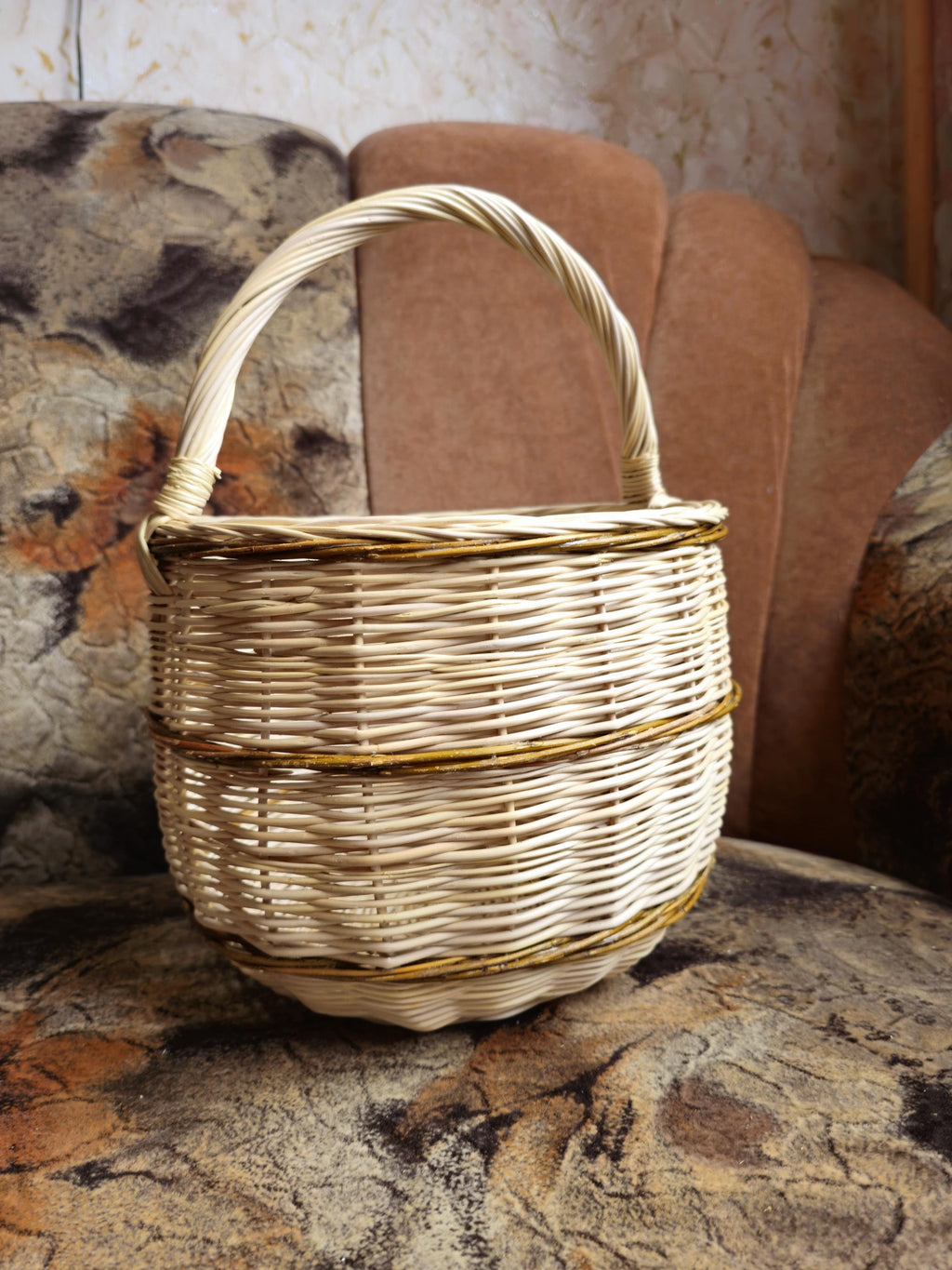 Rustic Handwoven Wicker Basket – Traditional Gathering Basket