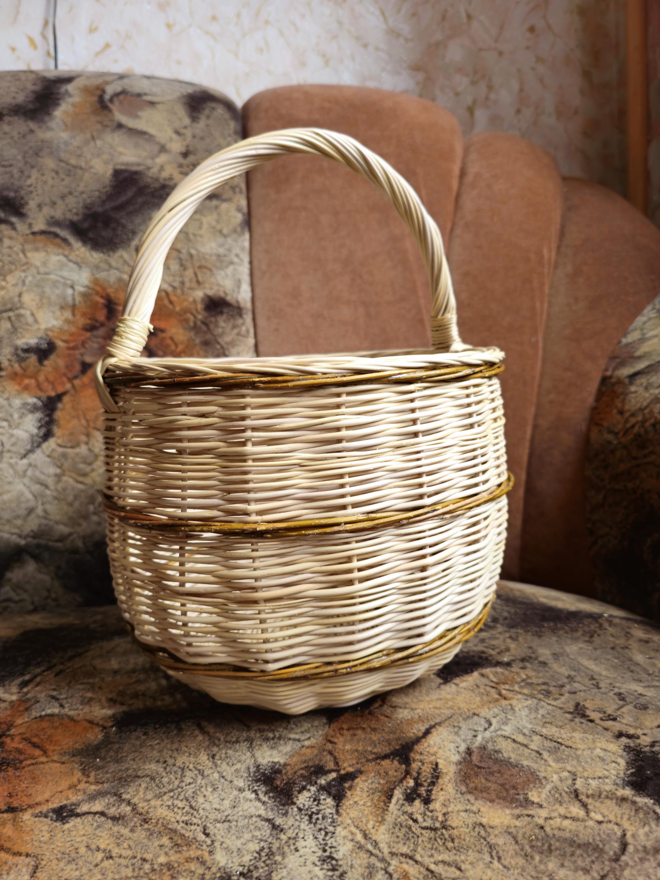 Rustic Handwoven Wicker Basket – Traditional Gathering Basket