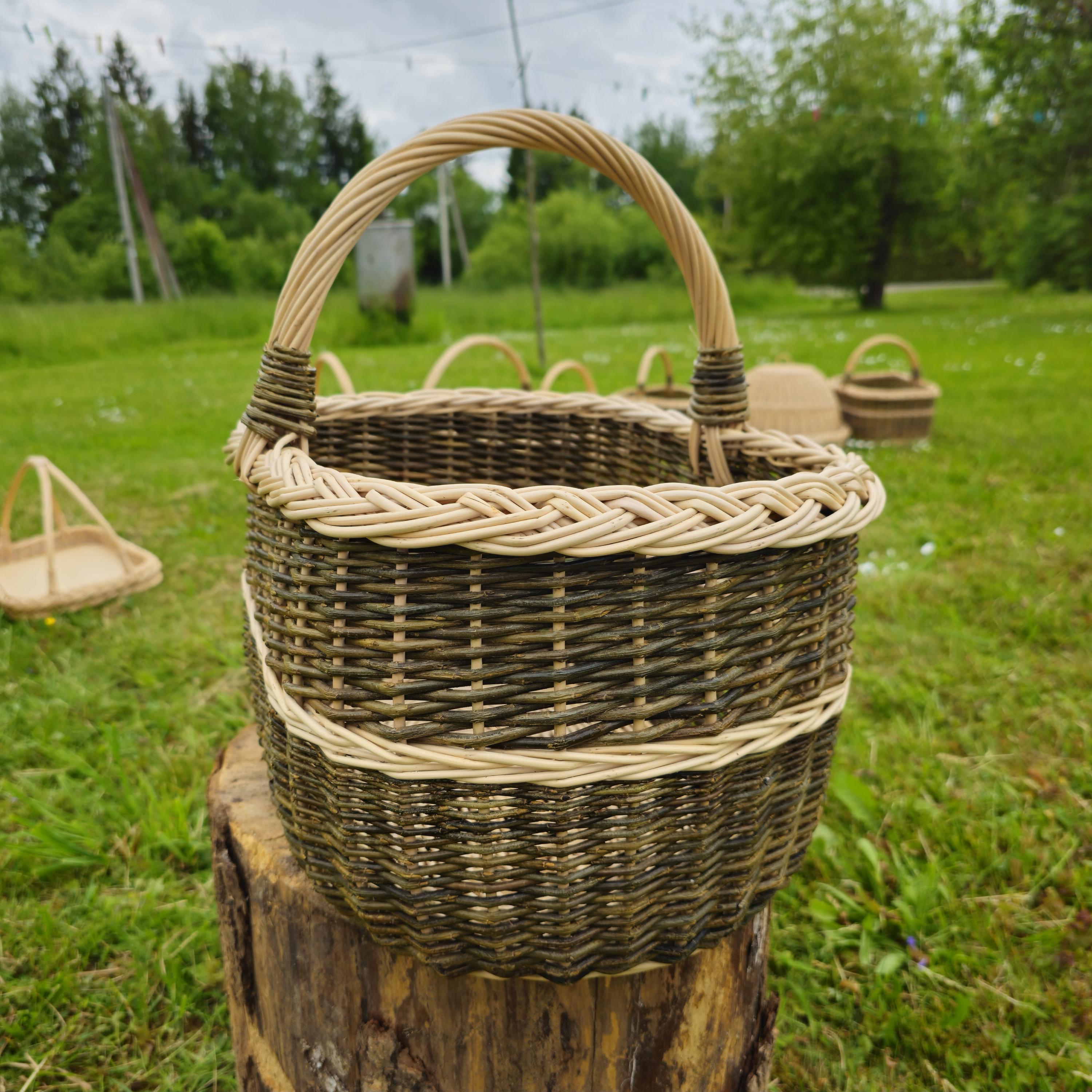 Handmade Wicker Basket with Handle: Rustic Farmhouse Decor from Lithuania