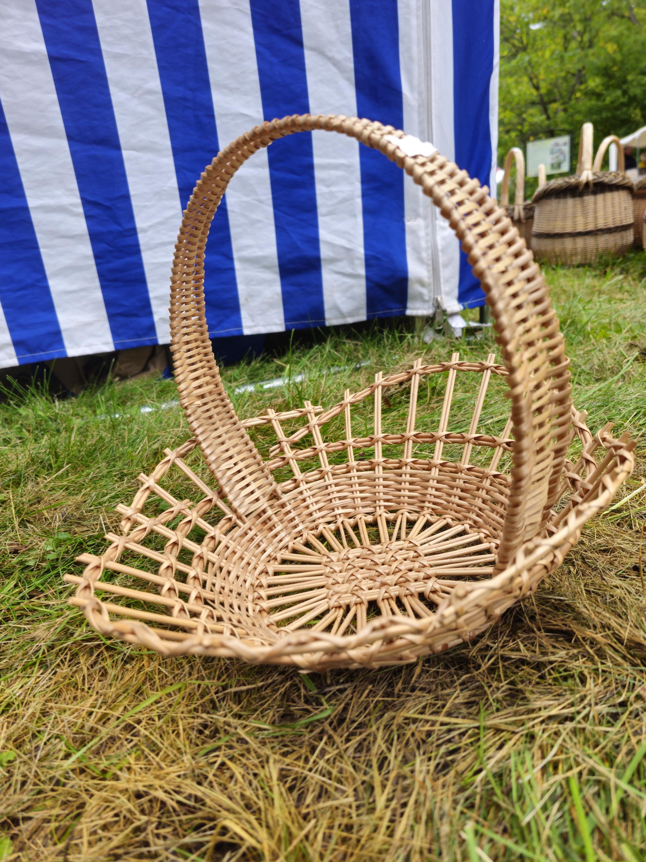 Shallow Wicker Display Basket with Arched Handle – Oval Handwoven Tray