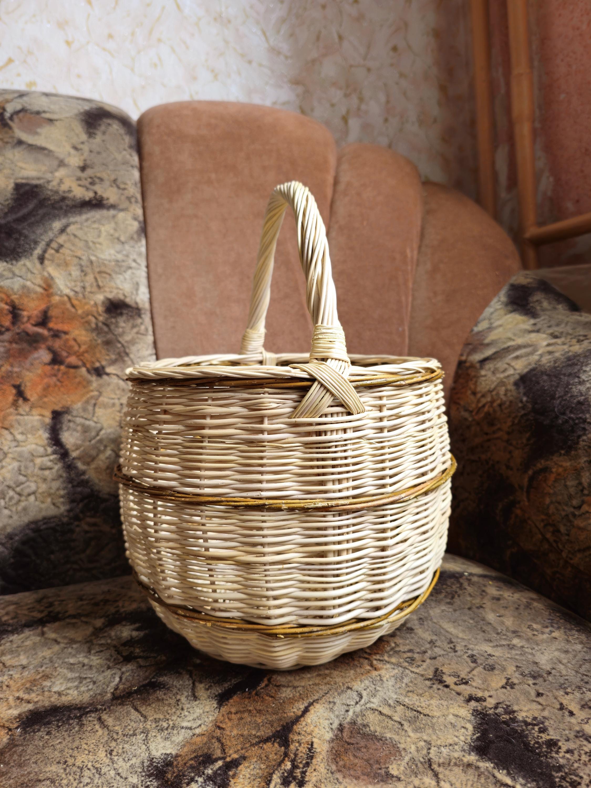 Rustic Handwoven Wicker Basket – Traditional Gathering Basket