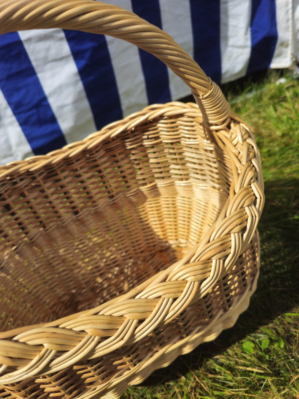 Wicker Basket with Braided Rim – Handwoven Rustic Willow Basket