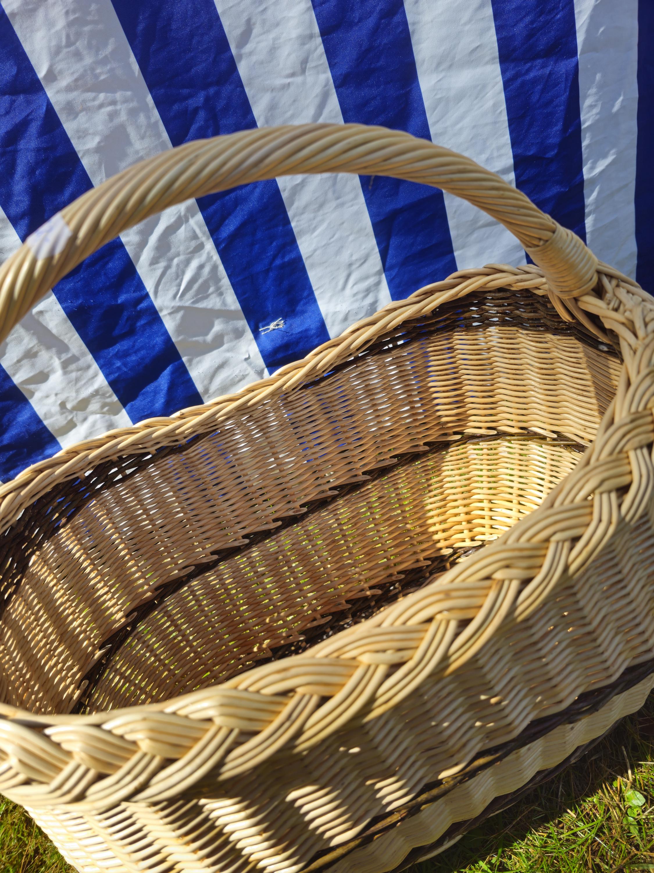 Wicker Oval Basket with Braided Rim – Medium Handwoven Willow Basket