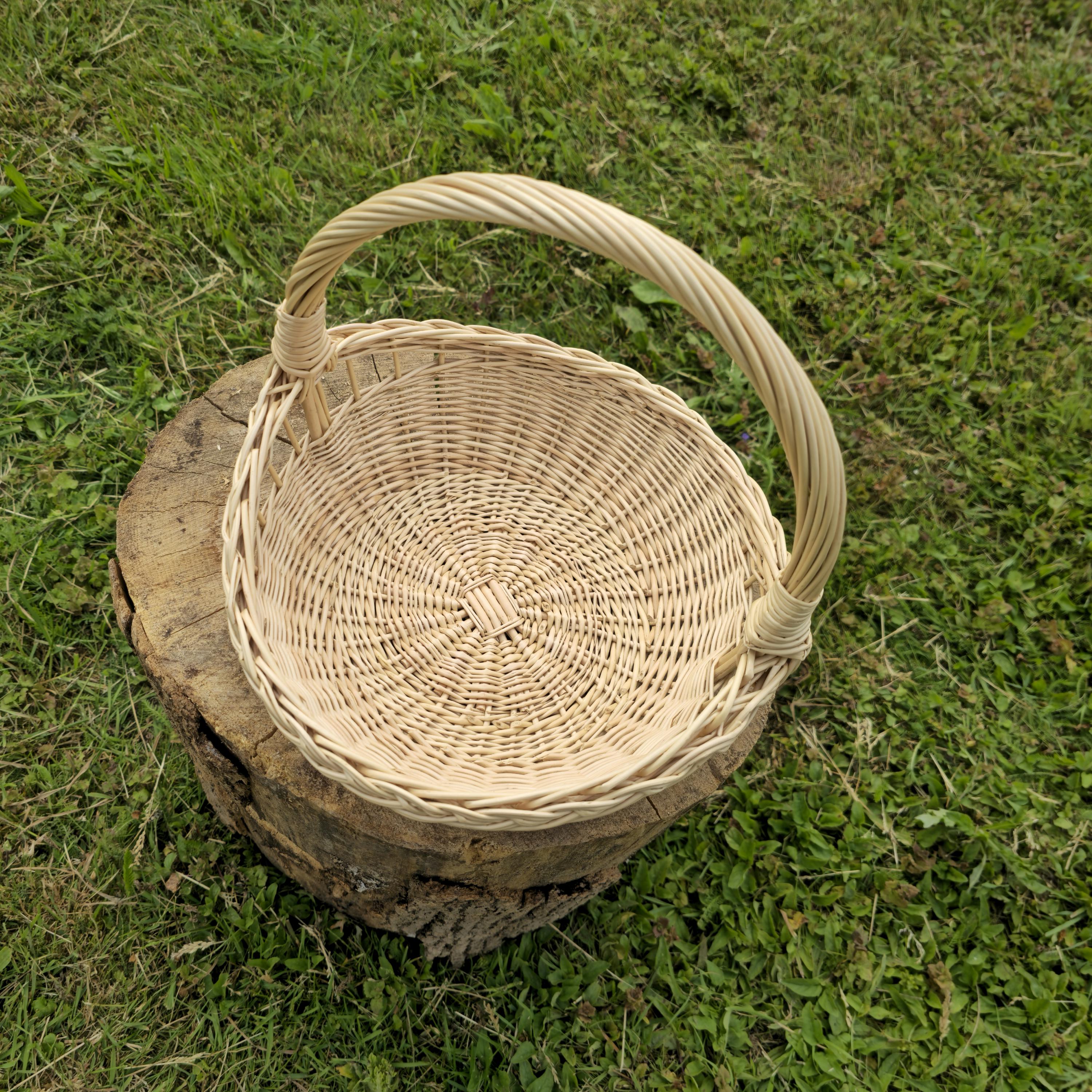 Handwoven Willow Trug Basket: Rustic Wedding & Home Display